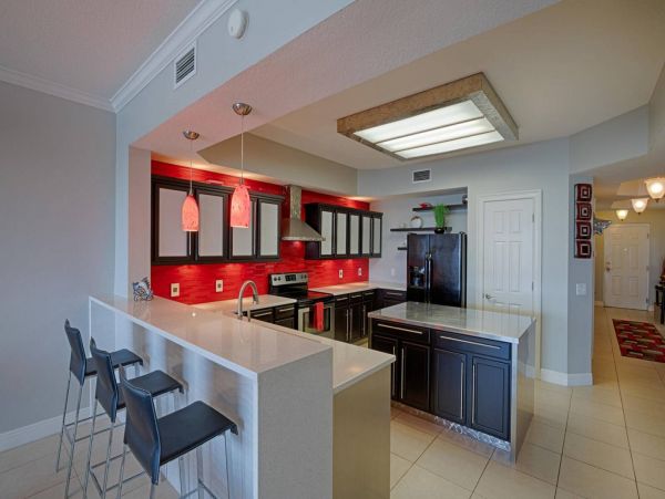 Beautiful Condo with Views of the Maria & 1.5 Blocks to Beach