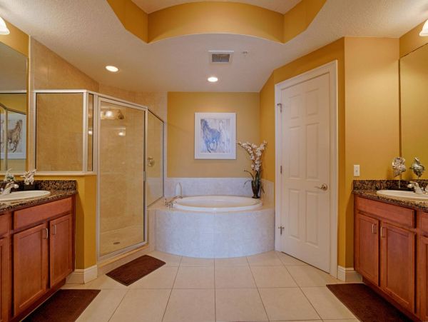 Beautiful Condo with Views of the Maria & 1.5 Blocks to Beach