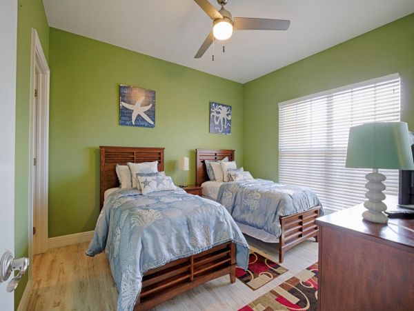 Beautiful Condo with Views of the Maria & 1.5 Blocks to Beach