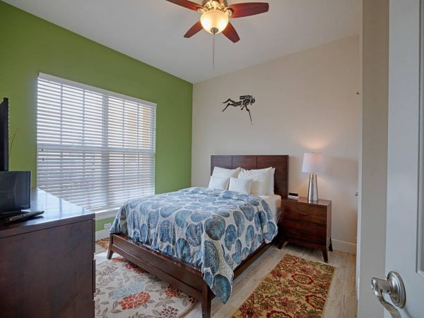 Beautiful Condo with Views of the Maria & 1.5 Blocks to Beach