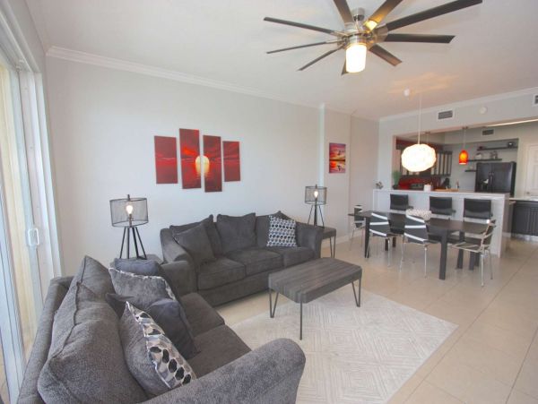 Beautiful Condo with Views of the Maria & 1.5 Blocks to Beach
