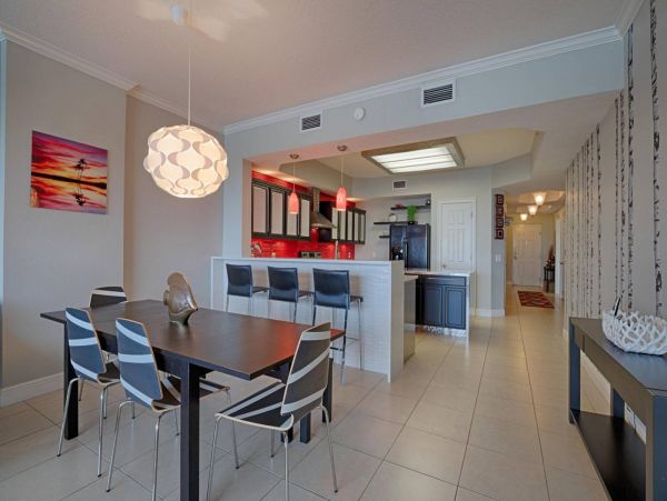 Beautiful Condo with Views of the Maria & 1.5 Blocks to Beach