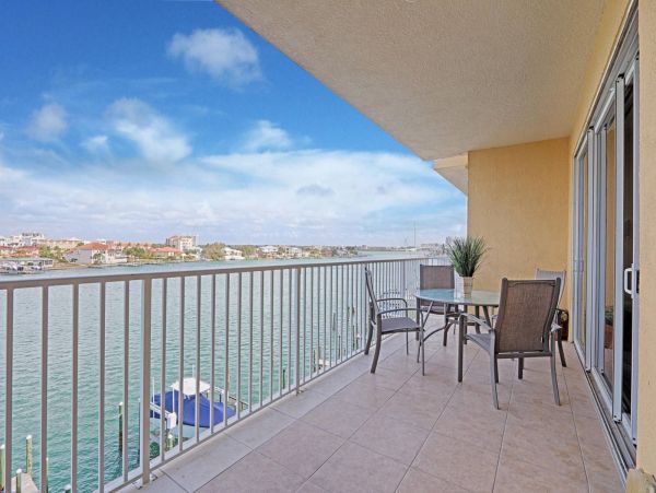 Beautiful Condo with Views of the Maria & 1.5 Blocks to Beach