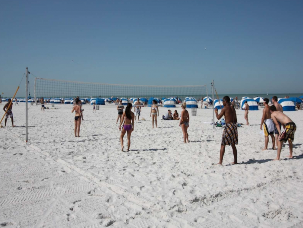 Rare find! Directly on Sand Key Beach 1/2 mile South of Clearwater Beach