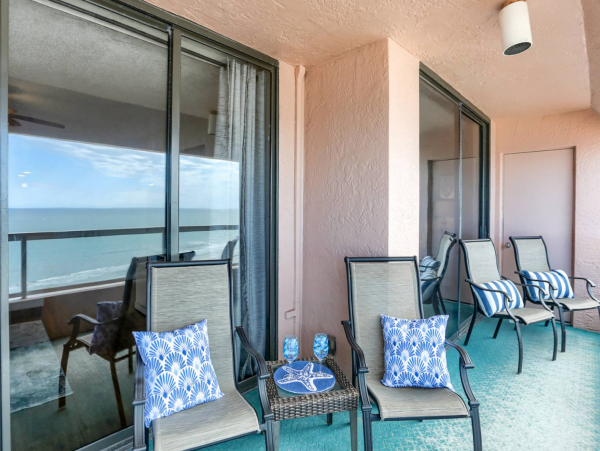 Rare find! Directly on Sand Key Beach 1/2 mile South of Clearwater Beach