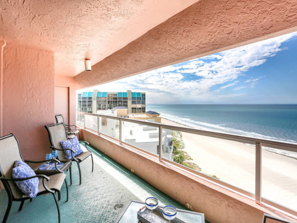 Rare find! Directly on Sand Key Beach 1/2 mile South of Clearwater Beach