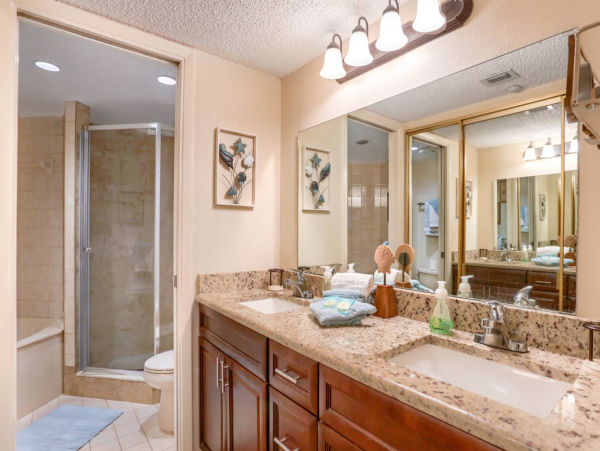 Rare find! Directly on Sand Key Beach 1/2 mile South of Clearwater Beach