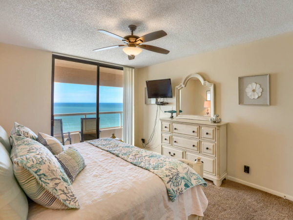Rare find! Directly on Sand Key Beach 1/2 mile South of Clearwater Beach