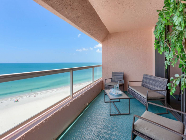 Rare find! Directly on Sand Key Beach 1/2 mile South of Clearwater Beach