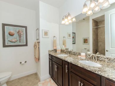 Venice Condo 930642