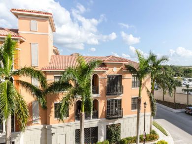 Venice Condo 930642