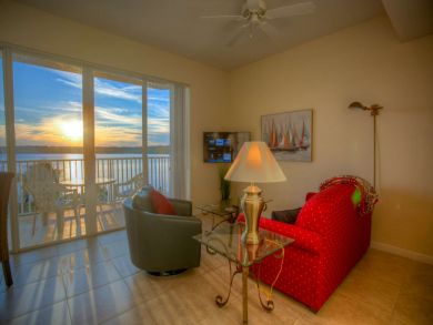 St. Petersburg Condo 930656