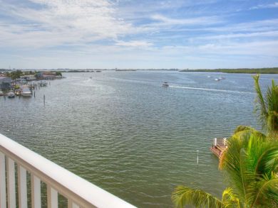 St. Petersburg Condo 930656