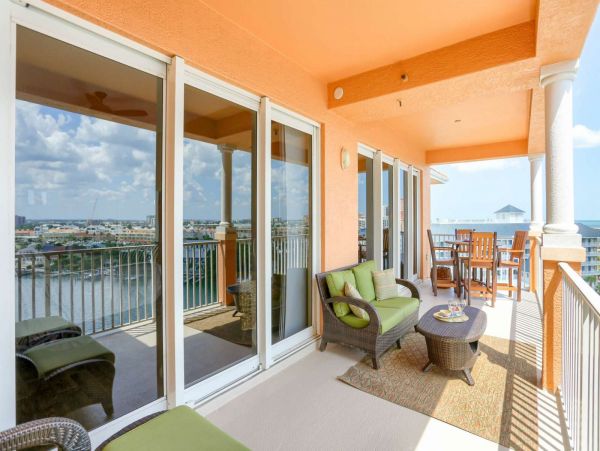 Greatview of the Harbor from 8th floor and easy walk to beach