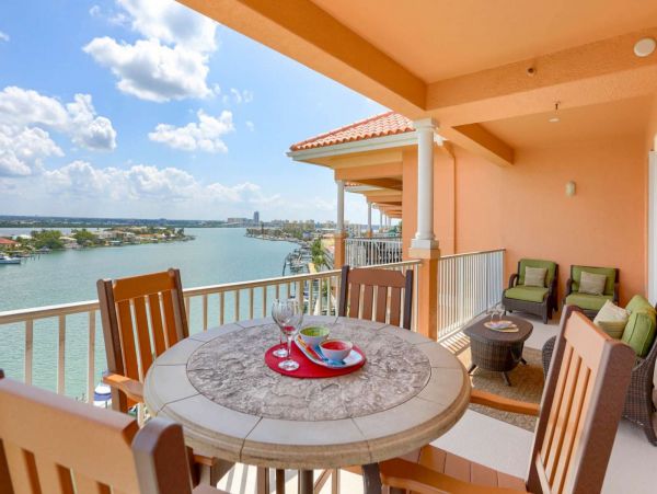 Greatview of the Harbor from 8th floor and easy walk to beach