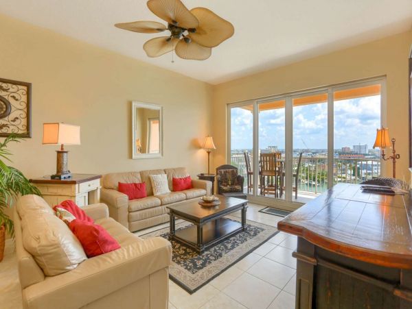 Greatview of the Harbor from 8th floor and easy walk to beach