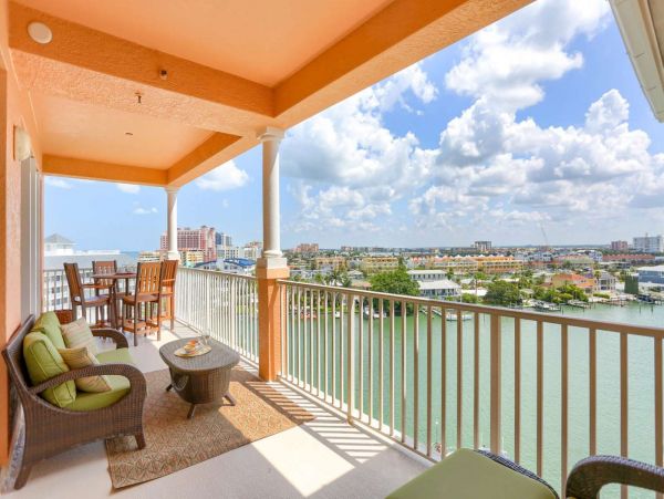 Greatview of the Harbor from 8th floor and easy walk to beach