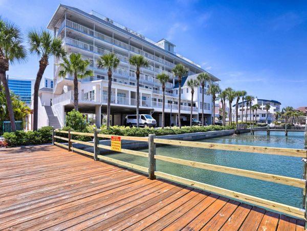 1 Bedroom Condo 1 Block from the beach