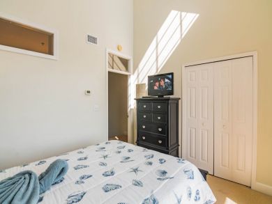 St. Petersburg Home 930701