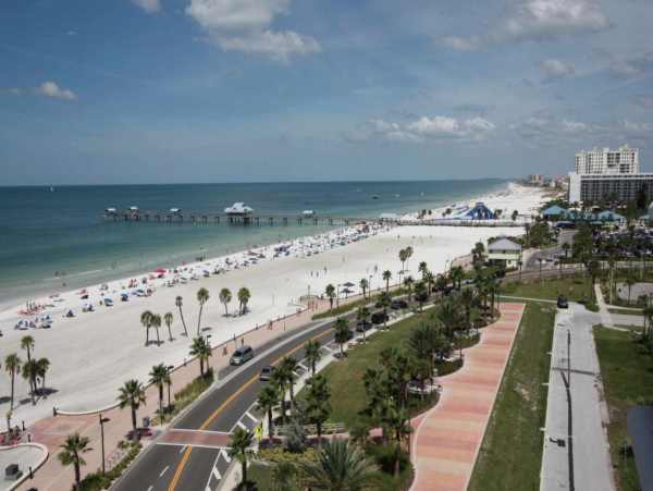 Clearwater waterfront condo short walk to beach