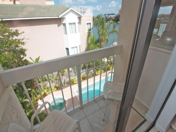 Clearwater waterfront condo short walk to beach