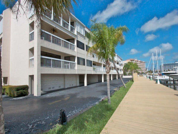 Clearwater waterfront condo short walk to beach