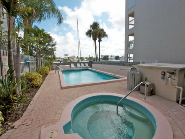 Clearwater waterfront condo short walk to beach
