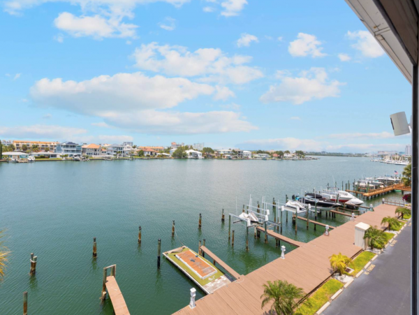 Clearwater waterfront condo short walk to beach
