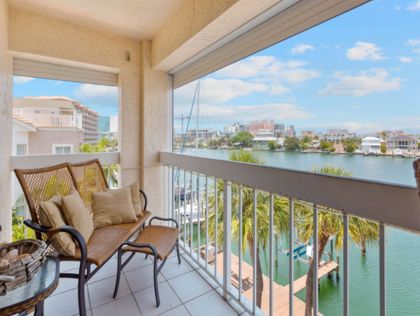 Clearwater waterfront condo short walk to beach