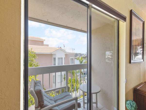 Clearwater waterfront condo short walk to beach