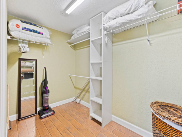 Clearwater waterfront condo short walk to beach