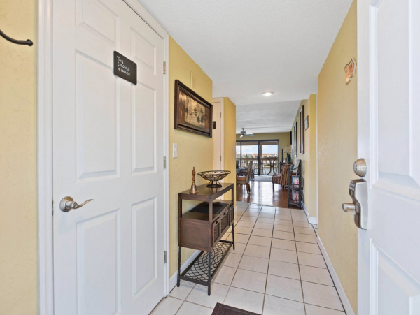 Clearwater waterfront condo short walk to beach