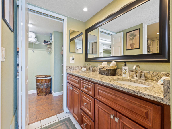Clearwater waterfront condo short walk to beach