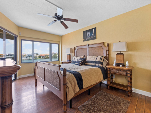 Clearwater waterfront condo short walk to beach