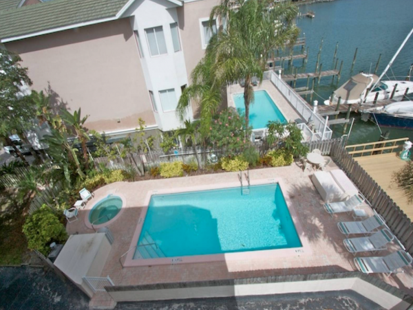 Clearwater waterfront condo short walk to beach
