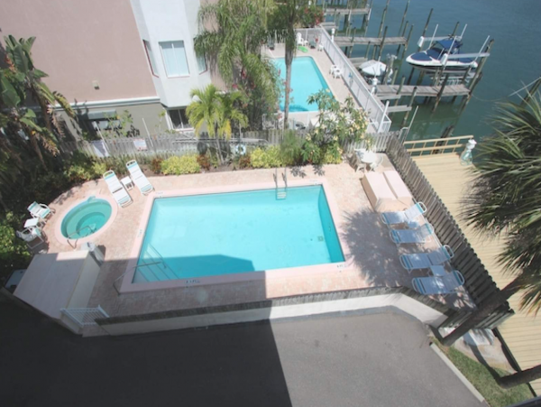 Clearwater waterfront condo short walk to beach