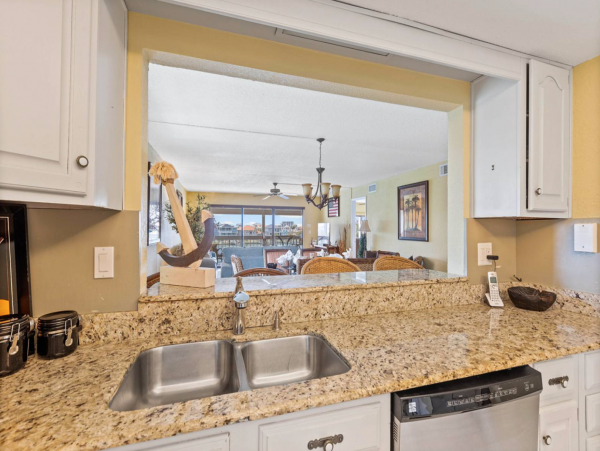 Clearwater waterfront condo short walk to beach