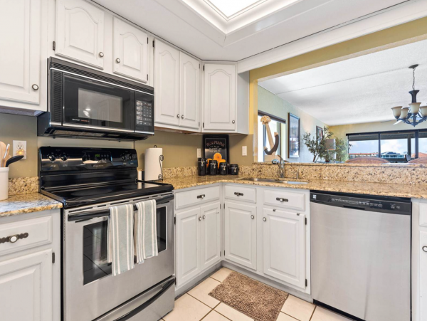 Clearwater waterfront condo short walk to beach