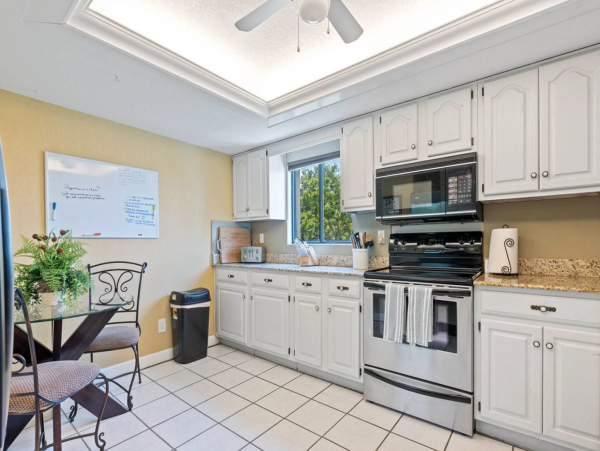 Clearwater waterfront condo short walk to beach