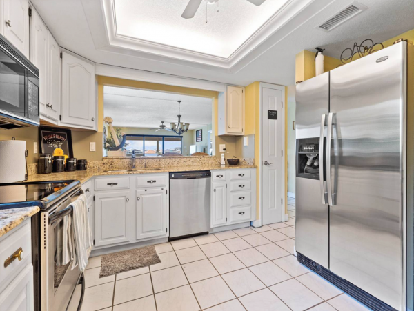 Clearwater waterfront condo short walk to beach