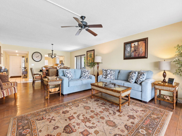Clearwater waterfront condo short walk to beach