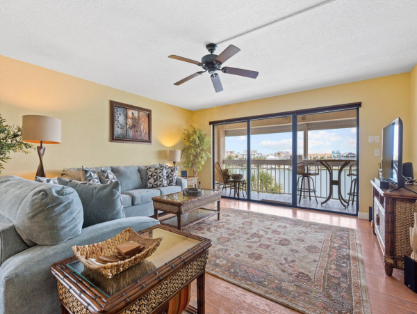 Clearwater waterfront condo short walk to beach