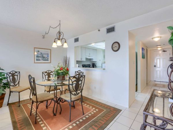 Charming Beachside Condo with 3 Bedrooms