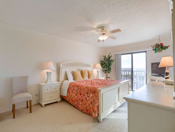 Charming Beachside Condo with 3 Bedrooms