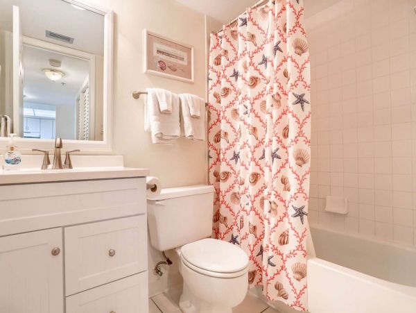 Charming Beachside Condo with 3 Bedrooms