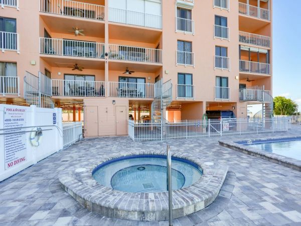 Charming Beachside Condo with 3 Bedrooms