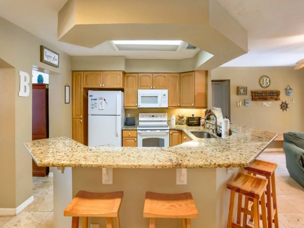 Three Bedroom Charming Vacation Home in Indian Rocks Beach 9 Guests