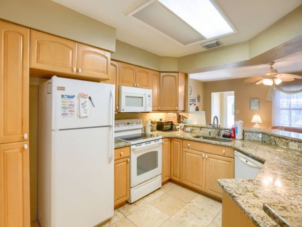 Three Bedroom Charming Vacation Home in Indian Rocks Beach 9 Guests
