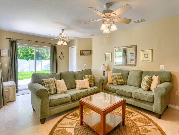 Three Bedroom Charming Vacation Home in Indian Rocks Beach 9 Guests