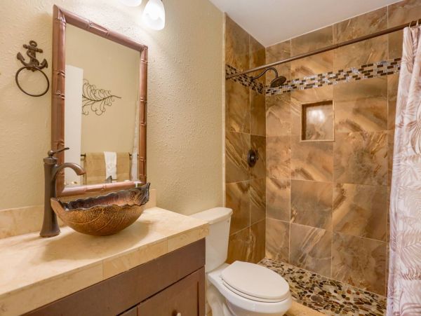 Three Bedroom Charming Vacation Home in Indian Rocks Beach 9 Guests